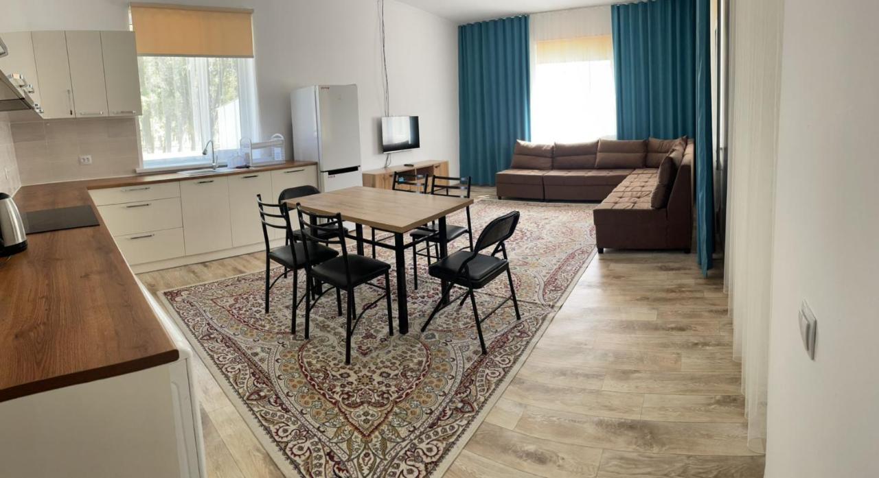 Stunning Lakeside Villa Korumdu Екстер'єр фото