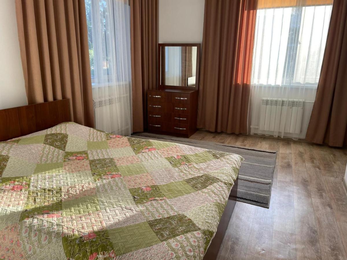 Stunning Lakeside Villa Korumdu Екстер'єр фото